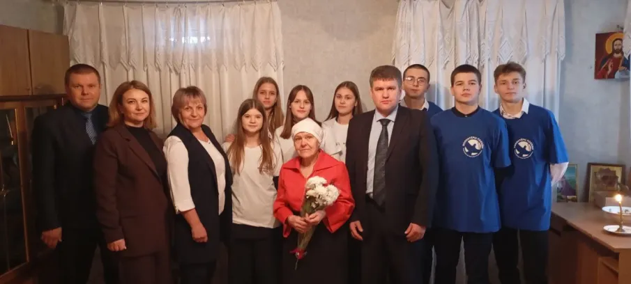 Поздравили Звереву Валентину Павловну и Копченову Юлию Васильевну– жительниц блокадного Ленинграда